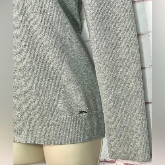 DKNY M Sparkly silver metallic thread grey ribbed V-neck knit top Size Medium - Picture 8 of 15